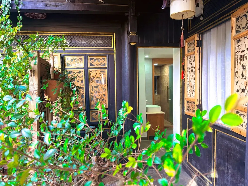 Yiyuan Snow Mountain View Historical Naxi House - Lijiang Old Town Mufu branch in Lijiang