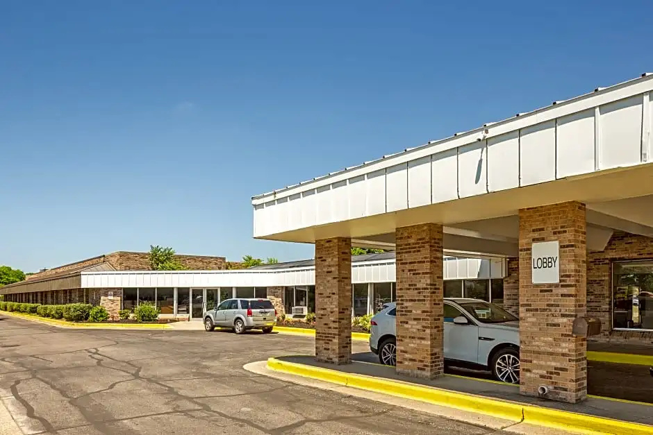 OYO Hotel Mona Lake Muskegon