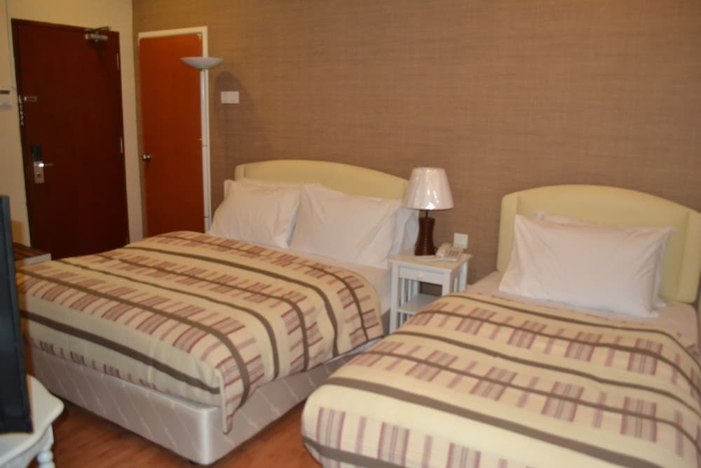 Golden Suites Hotel