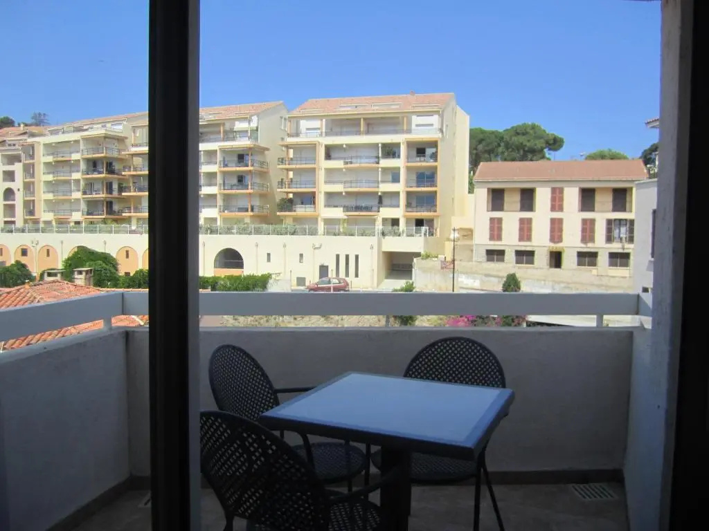 Balcony & Terrace