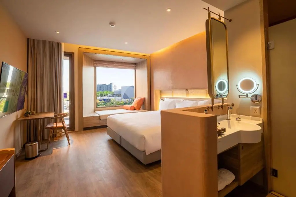 Deluxe Double room with pool view (full double bed)