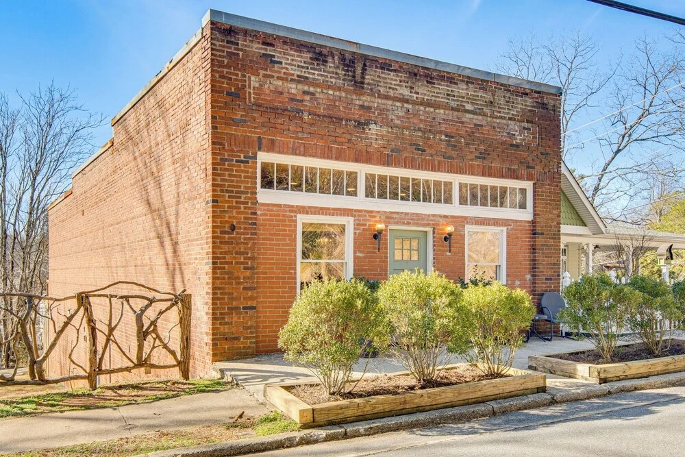 Private Hot Tub, Steps to Main St: Saluda Retreat