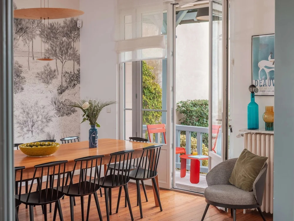 Afficher la photo 8 — Large Chic Stylish Villa Superb Garden