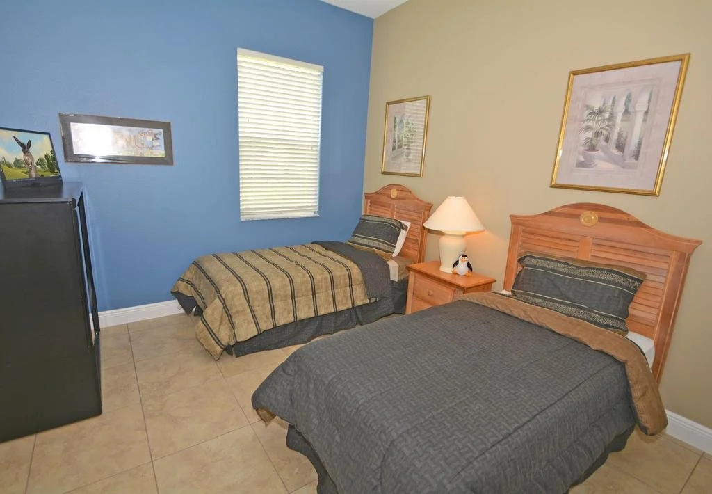 Hampton Lakes Villas - Holly Corner