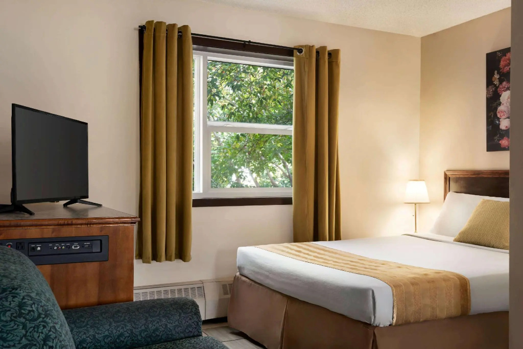 Double room (full double bed)