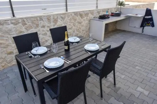 Dario 2. modern & luxury apartment with a pool