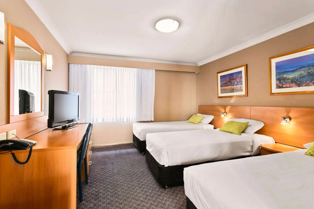 Standard Triple room