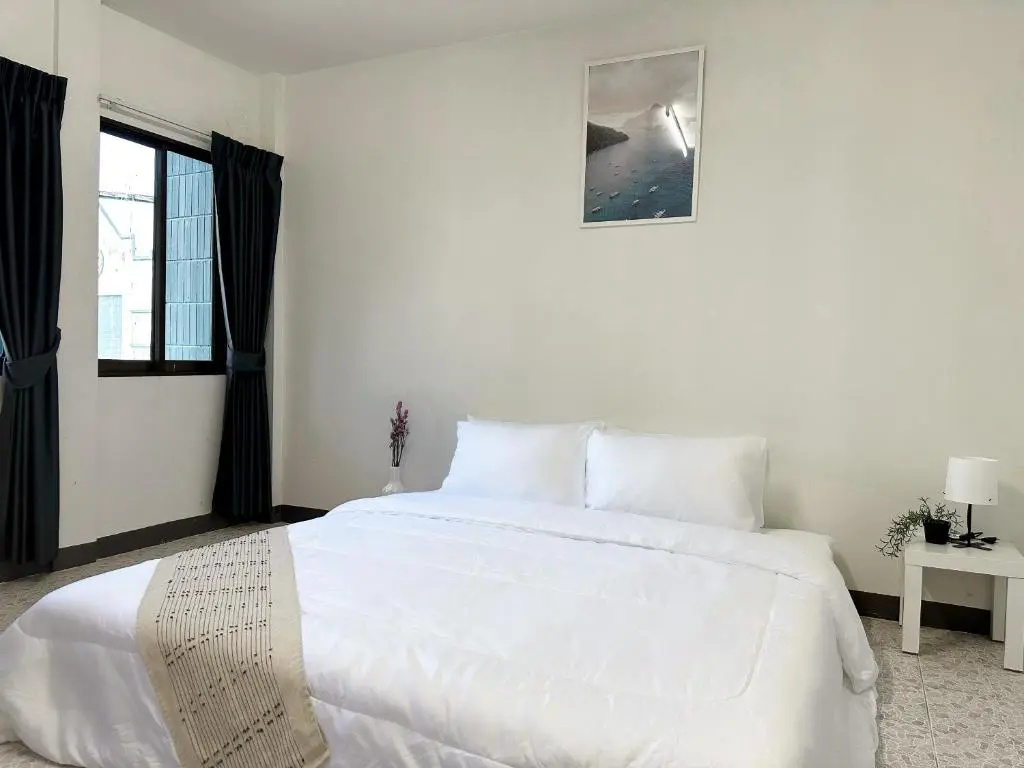 Deluxe Double room with balcony (full double bed)