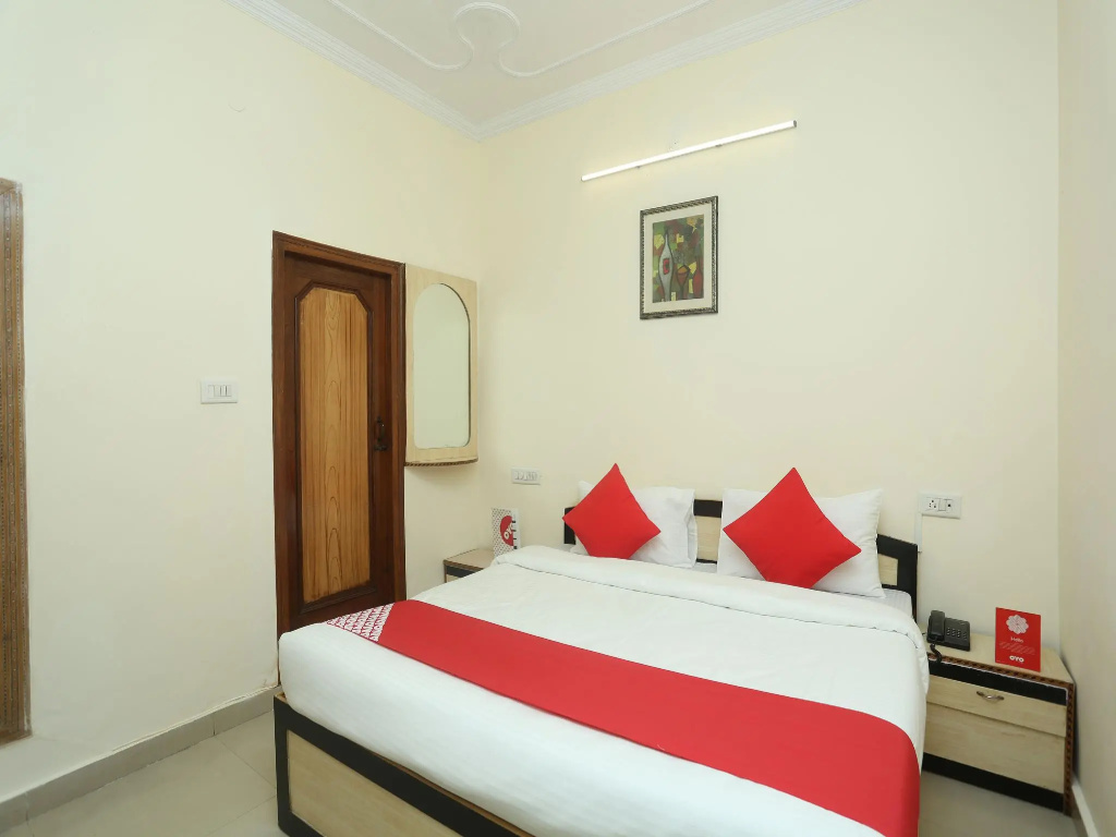 Classic Double room (full double bed)