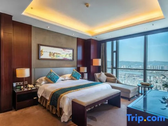 Suite with lake view