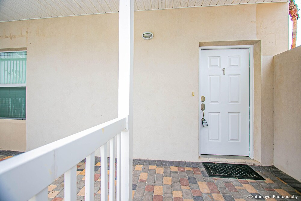 Modern Island Condo w/ Pool: Steps to the Beach!