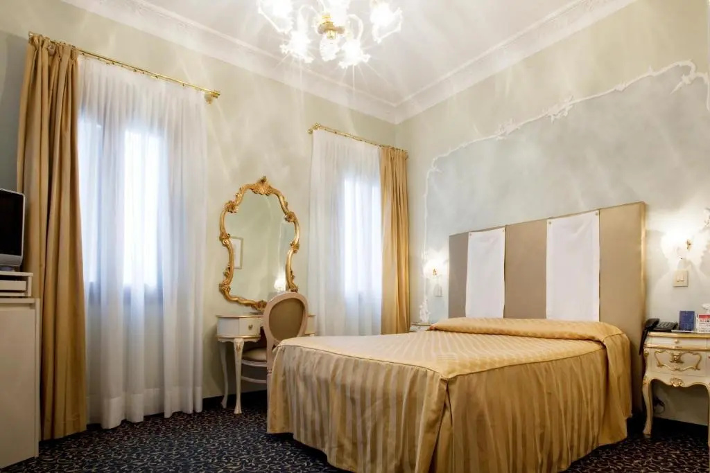 Classic Double room (full double bed)
