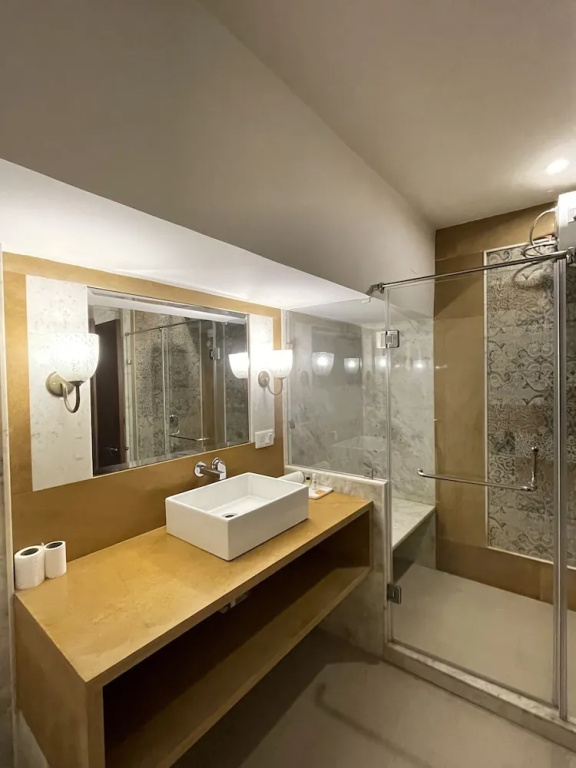 1 Bedroom Standard Double room with courtyard view (full double bed)