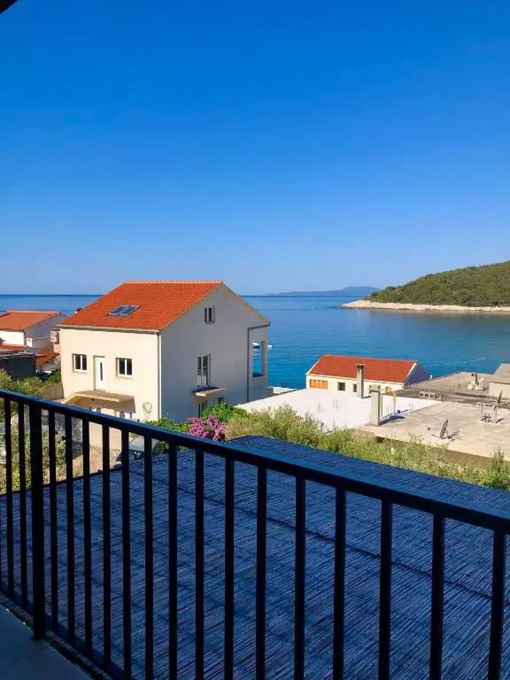 2 Bedrooms Apartment with balcony and with sea view