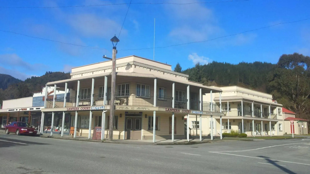 Lantern Court Motel