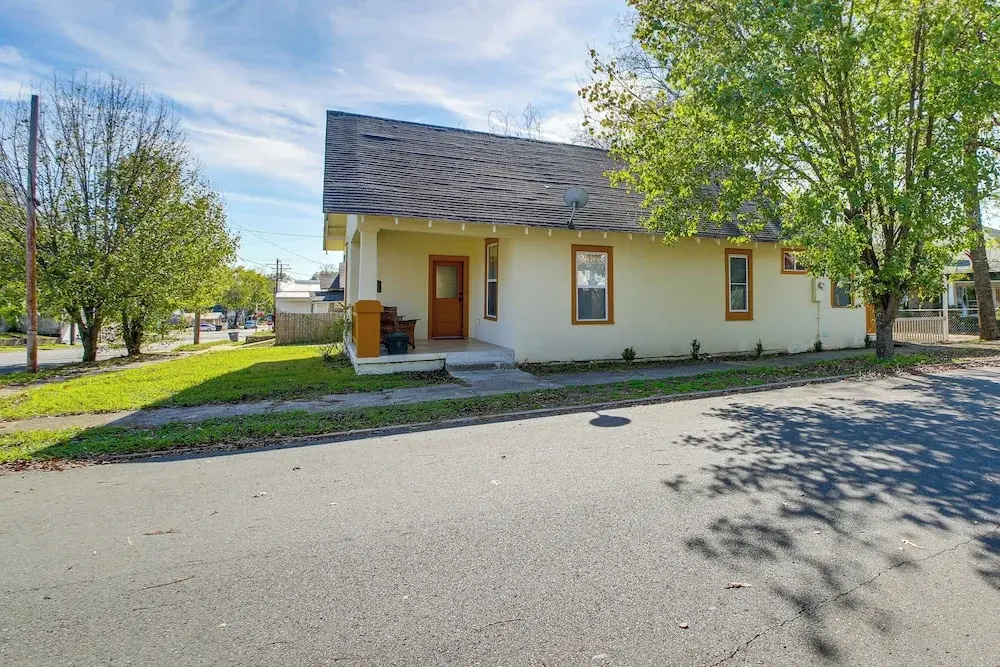 Near Oaklawn Casino & Dtwn: 'capone's Hideout'