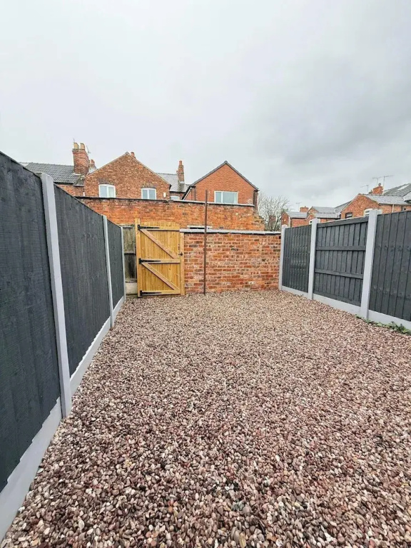 Crewe - House - Sleeps 8 - Private Hot Tub
