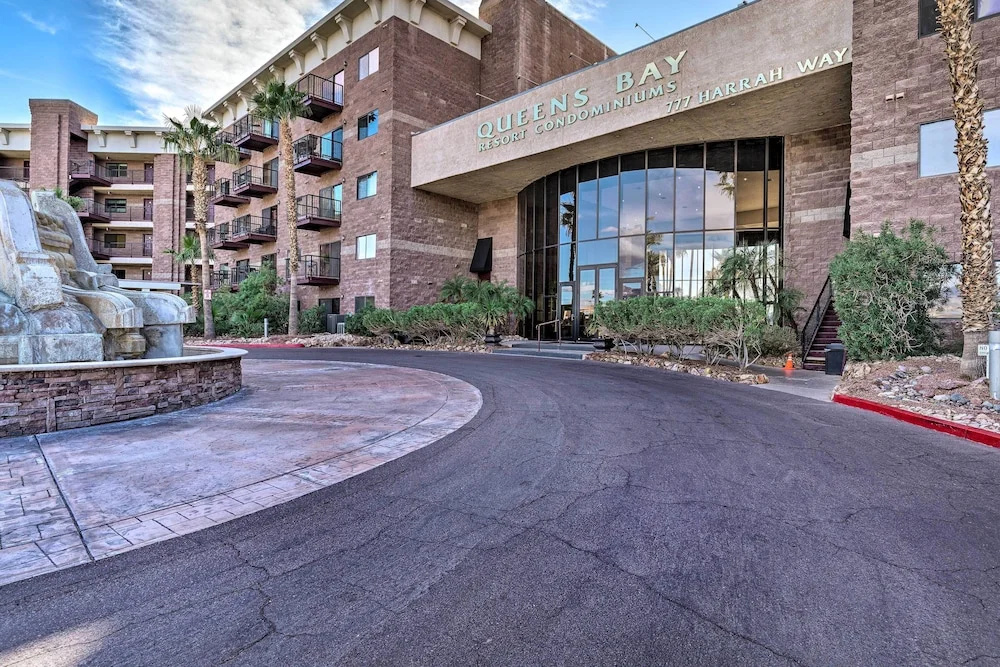 Golf, Boat, Swim! Walkable Lake Havasu Getaway