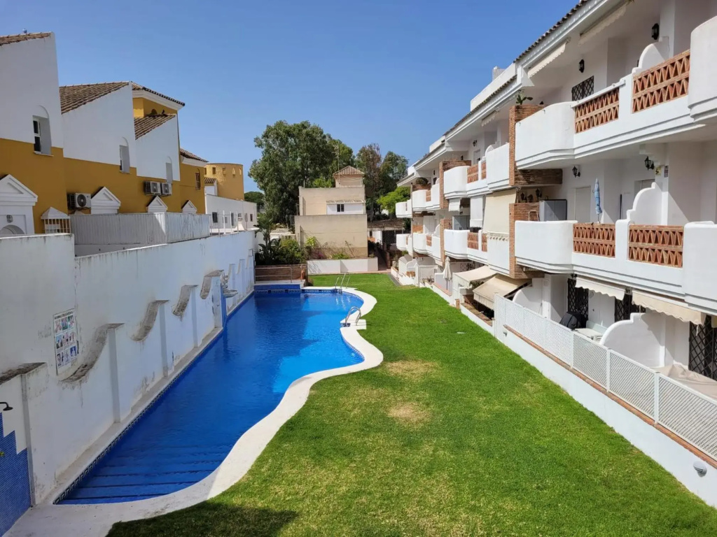 Apartamento en Rota con piscina y parking junto al mar