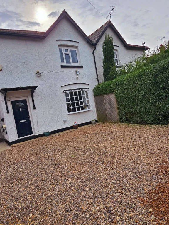 The Sweetbriar Cottage3 Bedroom House in Leeds