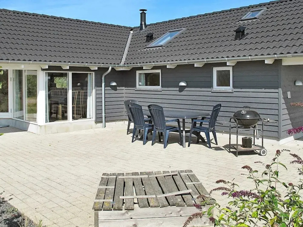 Tranquil Holiday Home in Væggerløse near Sea