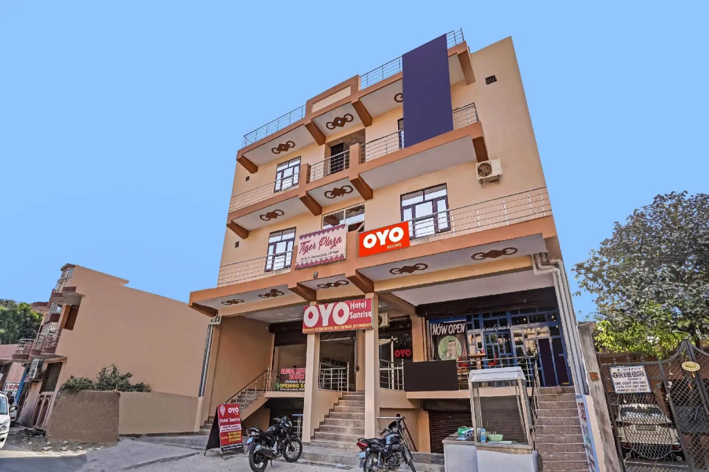 OYO Flagship 70395 Hotel Sunrise