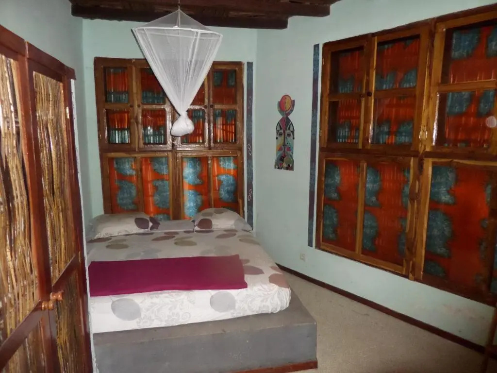 2 Bedrooms Bungalow