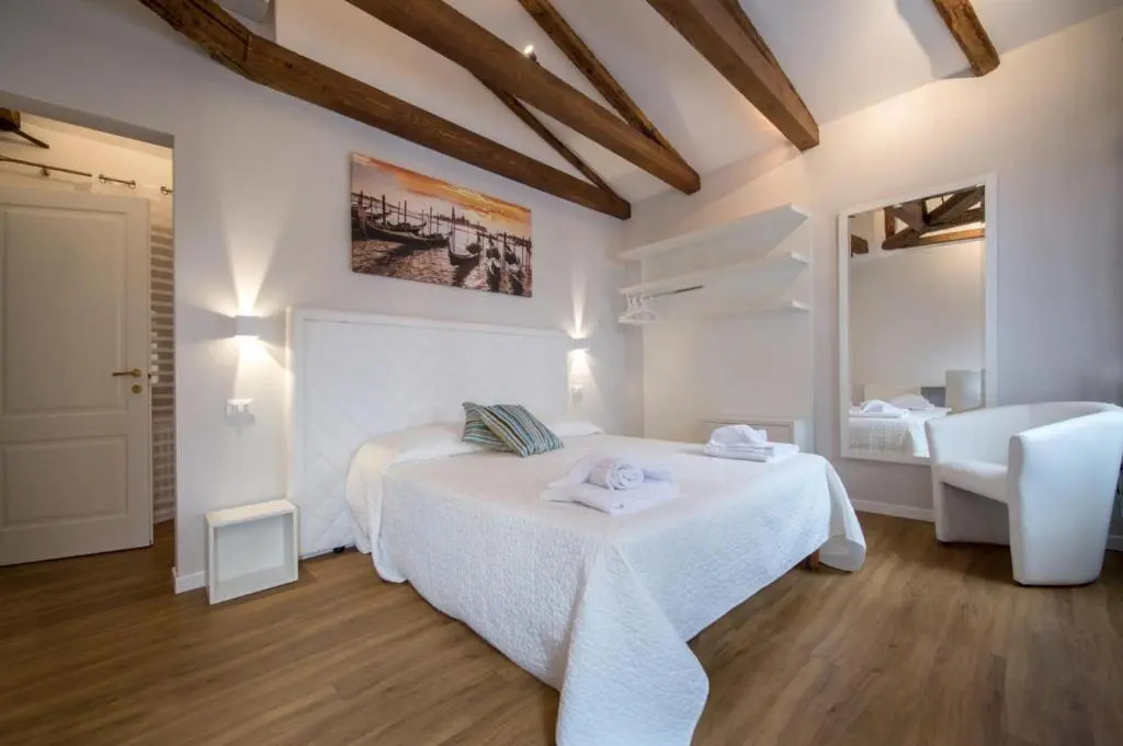 Standard Double room (full double bed)