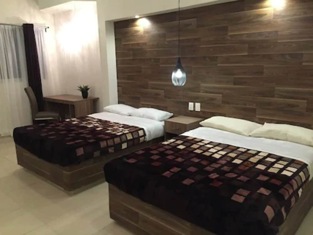 Hotel V — 4