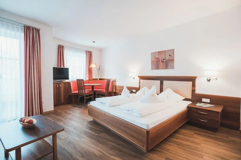 Superior Double room with balcony (full double bed)