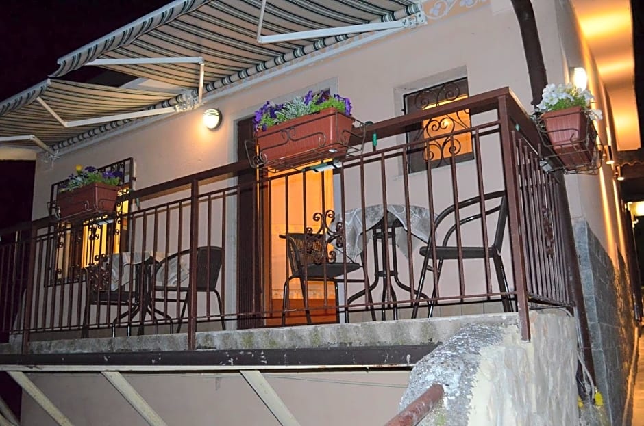 Balcony & Terrace