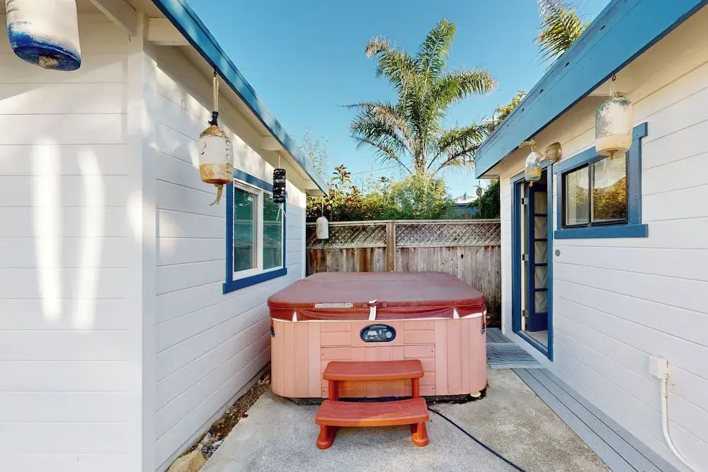 Stroll to Shore: Stinson Beach Gem w/ Hot Tub