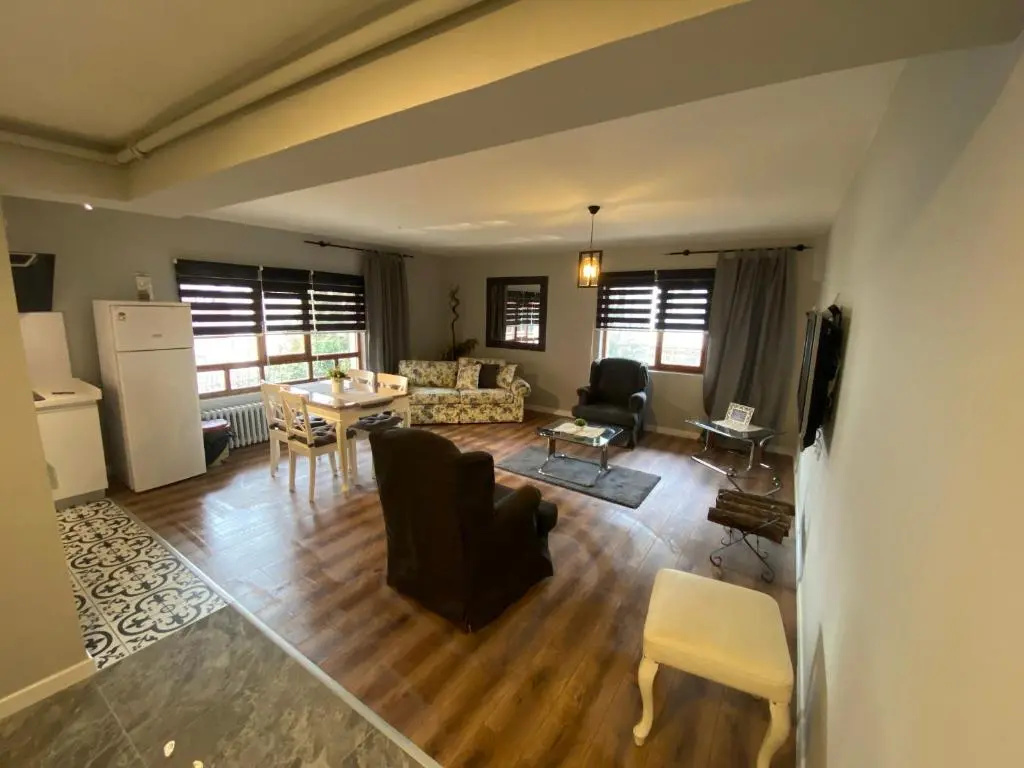 3 Bedrooms Apartment