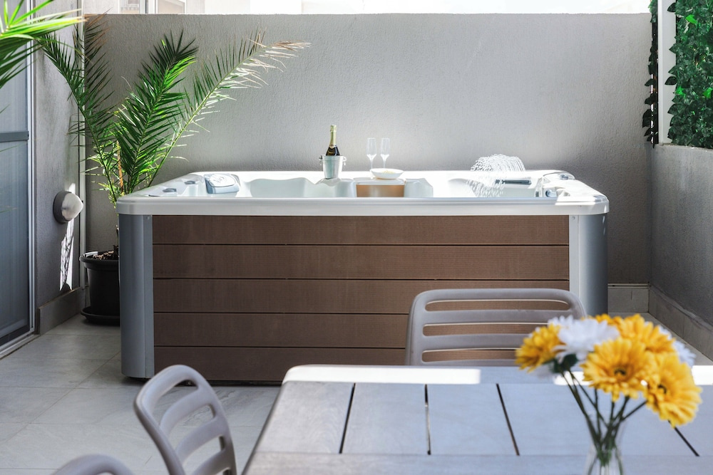 Swieqi Jacuzzi