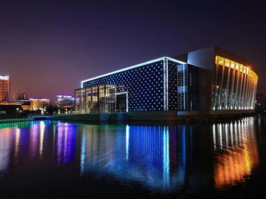 Lakeside Hotel