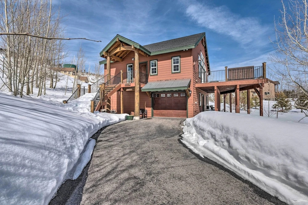 Mountain-view Deck: South Lake Tahoe Retreat!