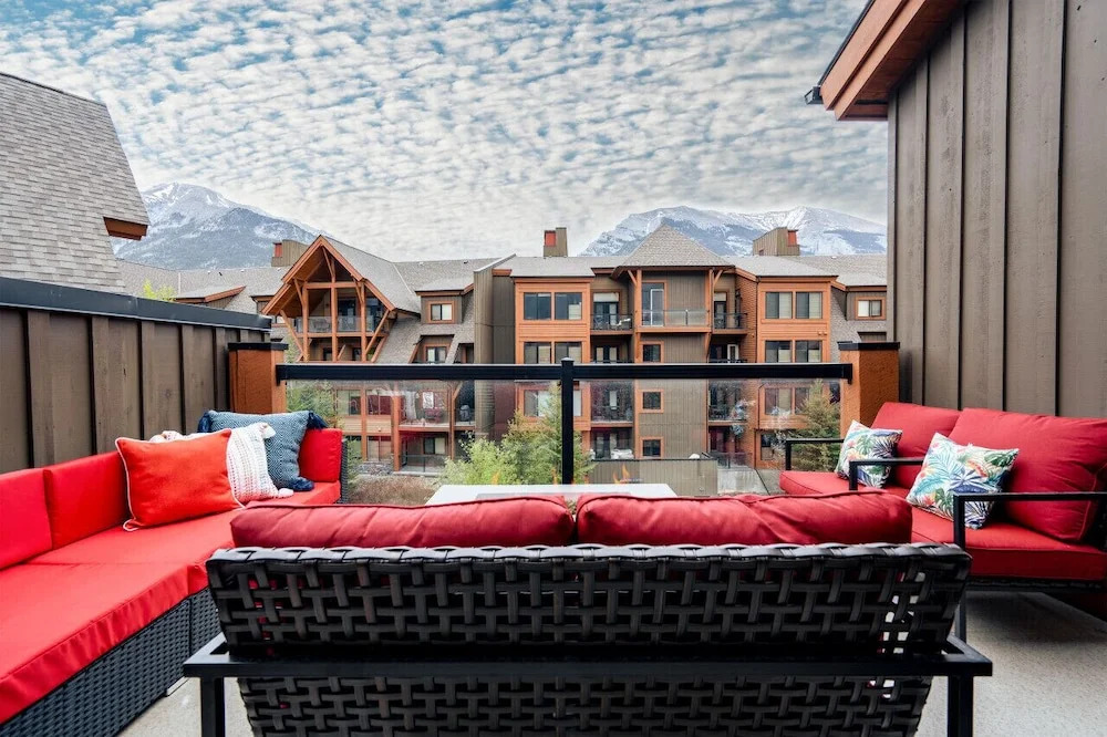 Luxury 3-Br Penthouse | INDOOR Pool & Hot Tub | Pool Table | 2 Decks + Mtn Views - фото 20