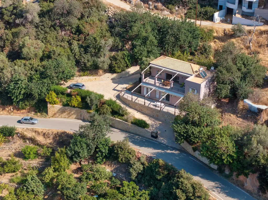 5 Bedrooms Cottage