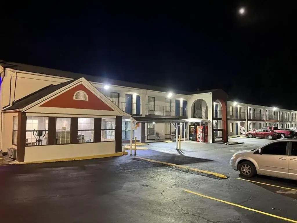 Deluxe INN Augusta