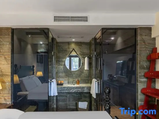 Superior Double room with garden view (full double bed)