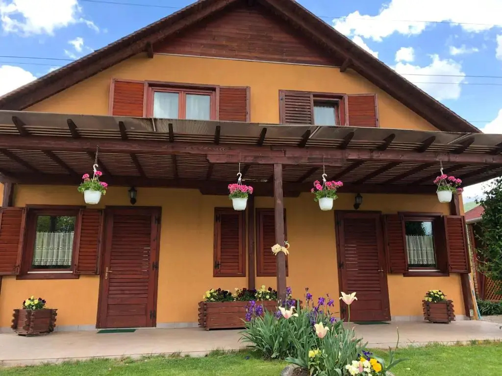 Hanga Apartments