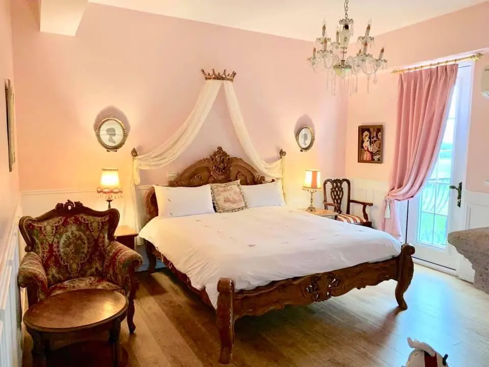 Double Family Suite full double bed