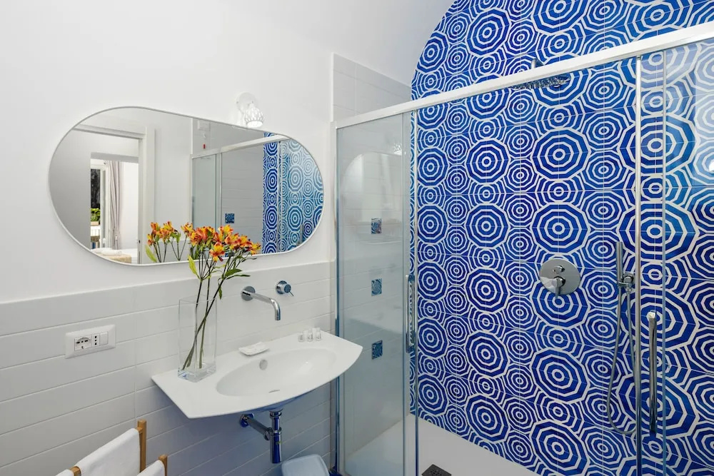 Classic Triple room with sea view