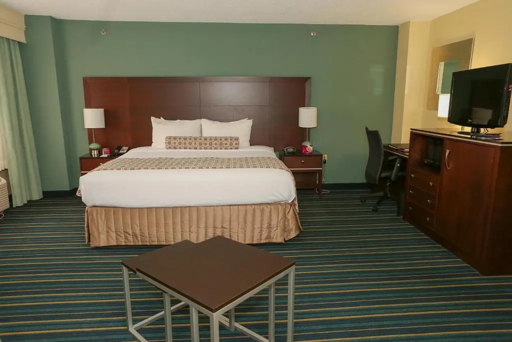 Crowne Plaza Virginia Beach Town Center by IHG - Chambres