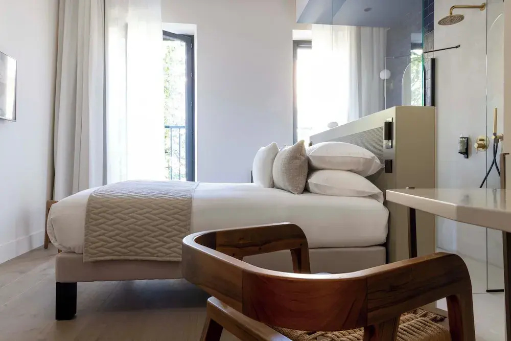 Premium Double room (full double bed)