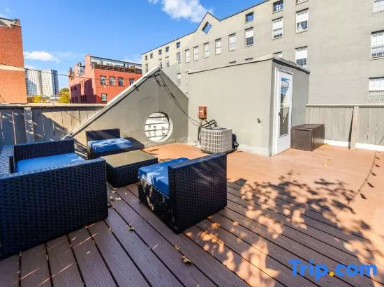 Modern 3BR Townhouse with Private Rooftop & Parking Minutes to NYC
