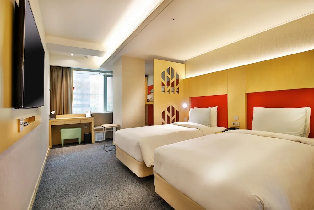 1 Bedroom Standard Double Family room (twin beds)