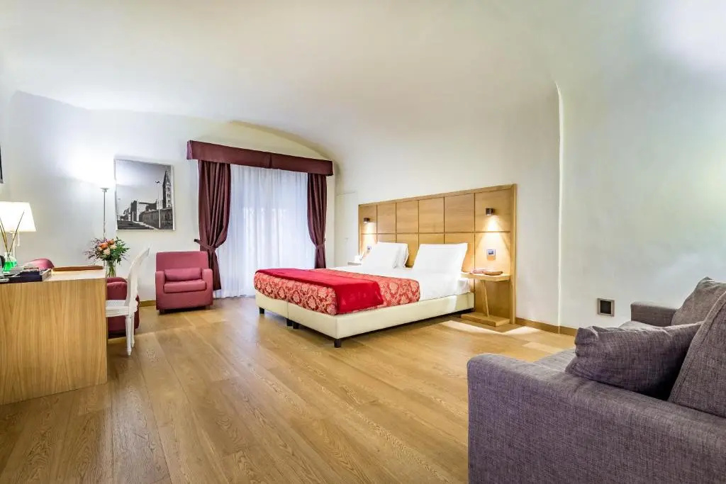 Deluxe Double room (full double bed)