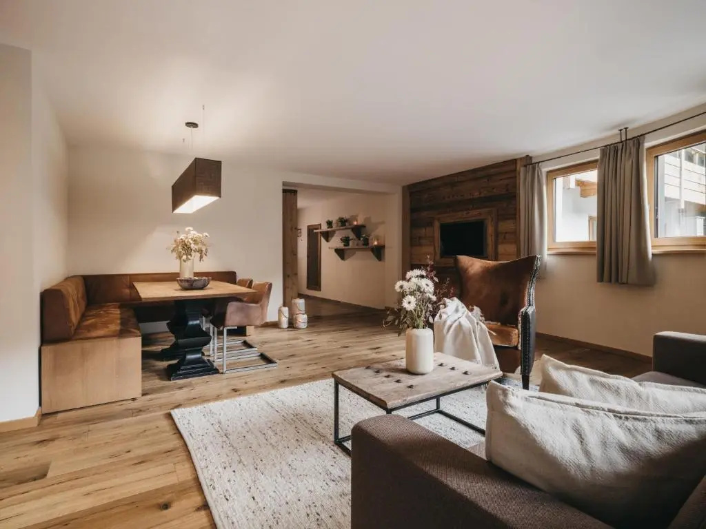 6 Bedrooms Superior Apartment