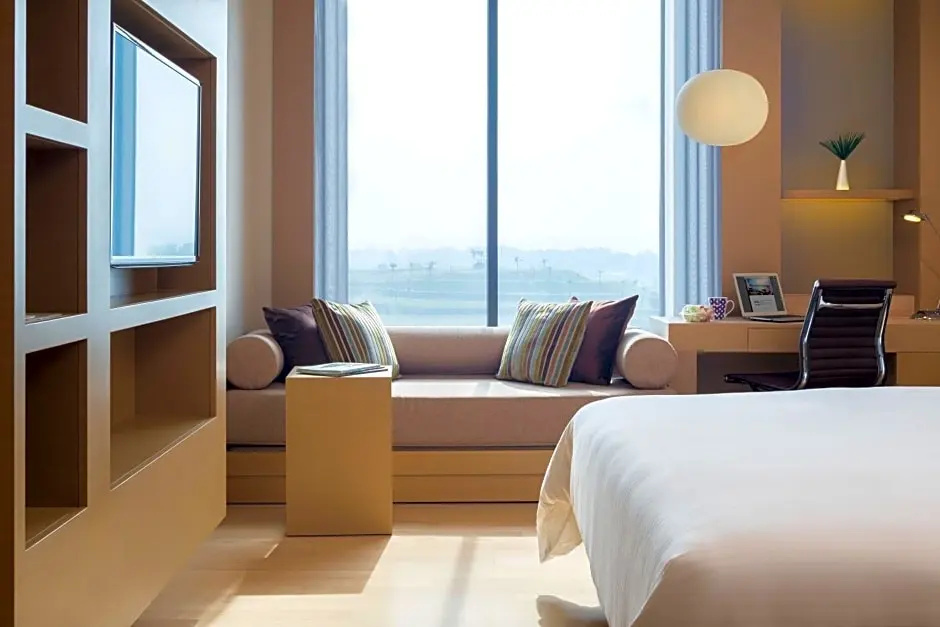 Standard Double Club room with harbour view (twin beds)